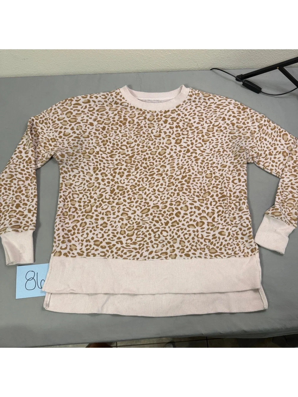 Time and True Women's Medium Leopard Print Pullover Sweatshirt